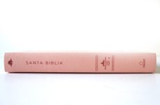 Imagen Secuandaria de Biblia Reina-Valera 1960, letra grande. Tapa dura, tela rosada con flores, tamaño manual / Bible RVR 1960, handy size, large print. Abrir galería completa.